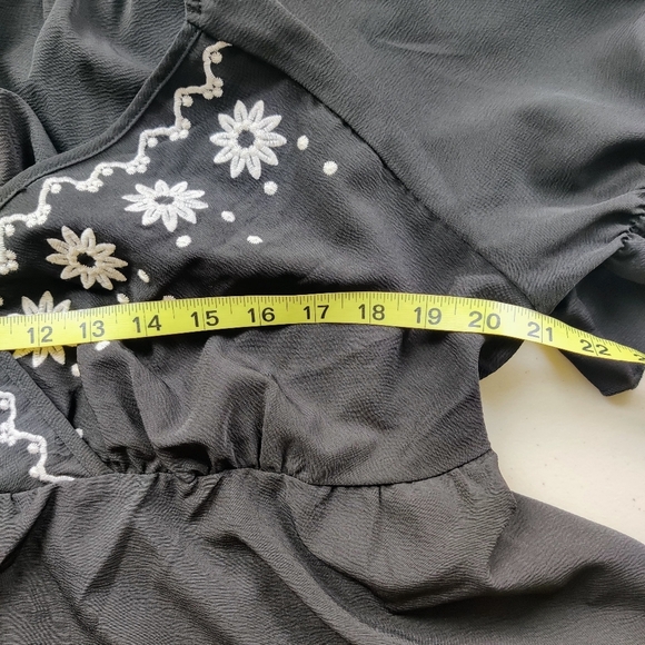 SHEIN Curve Embroidered Tunic 3XL Floral Black White Womens Plus Size - Picture 7 of 9